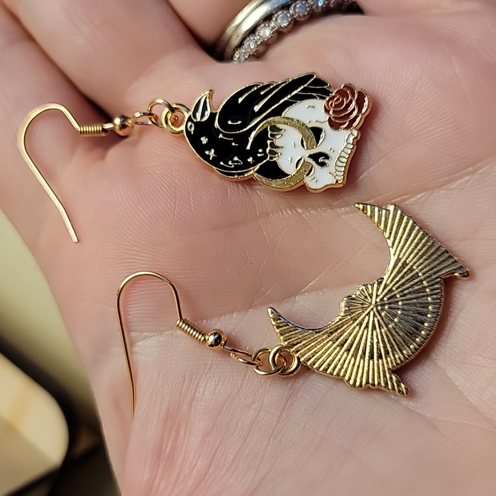 NEW Raven, Skull, Moon Dangle Earrings - Picture 3 of 4